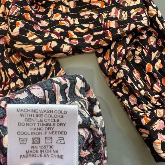Jane and Delancey Medium Black Abstact Leopard Printed Loose long sleeve Blouse - Picture 9 of 11
